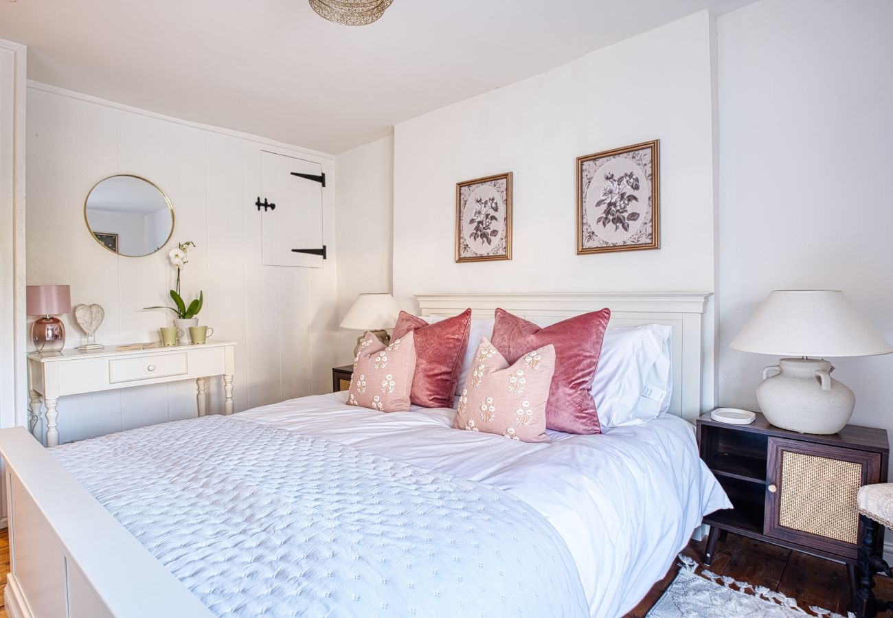 House in Bradford-on-Avon - Hollyhocks 2 Bedroom House + Extra Sleeping Option - Wiltshire