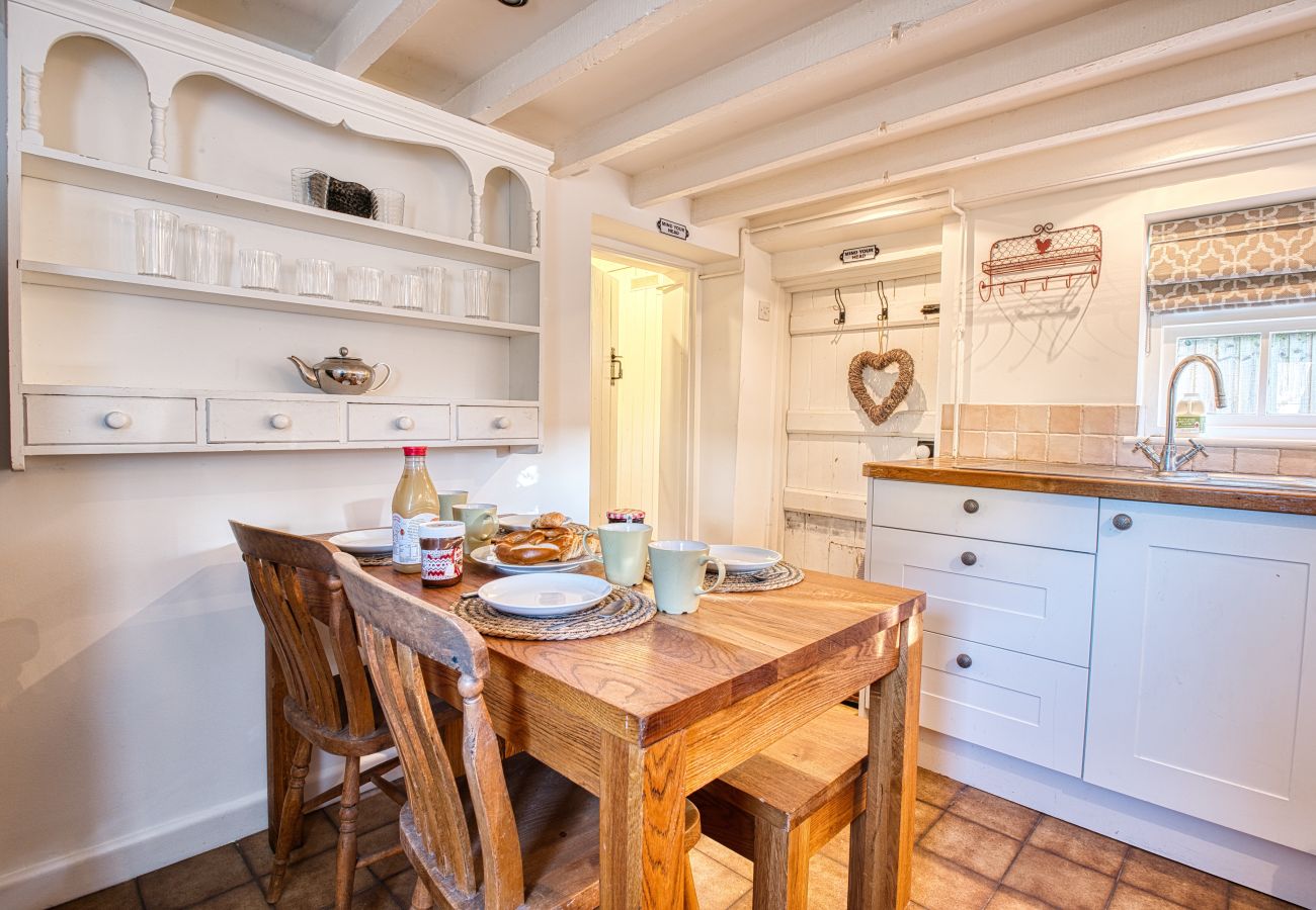 House in Bradford-on-Avon - Hollyhocks 2 Bedroom House + Extra Sleeping Option - Wiltshire