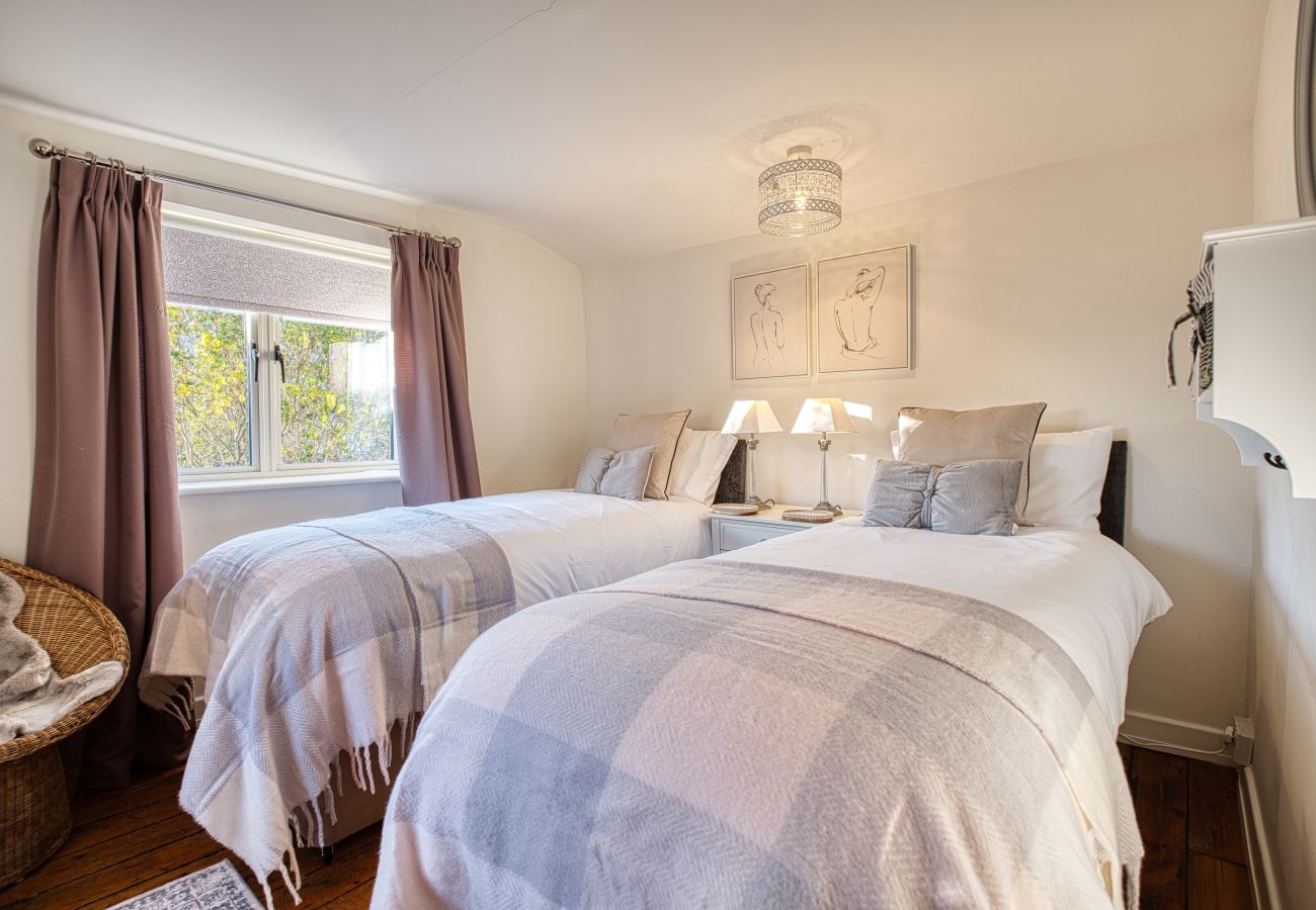 House in Bradford-on-Avon - Hollyhocks 2 Bedroom House + Extra Sleeping Option - Wiltshire