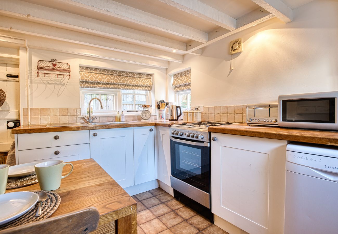 House in Bradford-on-Avon - Hollyhocks 2 Bedroom House + Extra Sleeping Option - Wiltshire