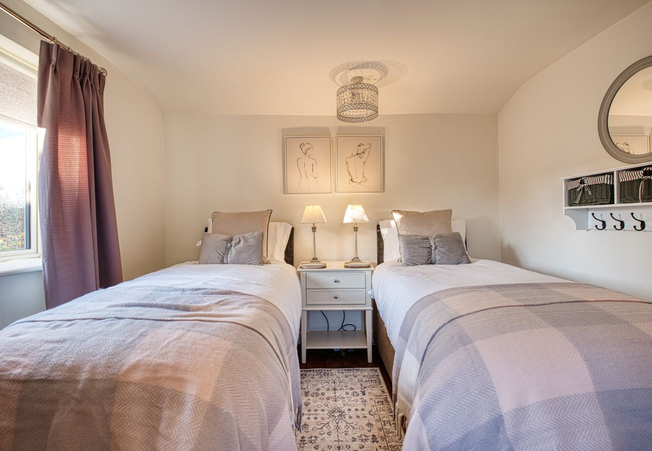 House in Bradford-on-Avon - Hollyhocks 2 Bedroom House + Extra Sleeping Option - Wiltshire