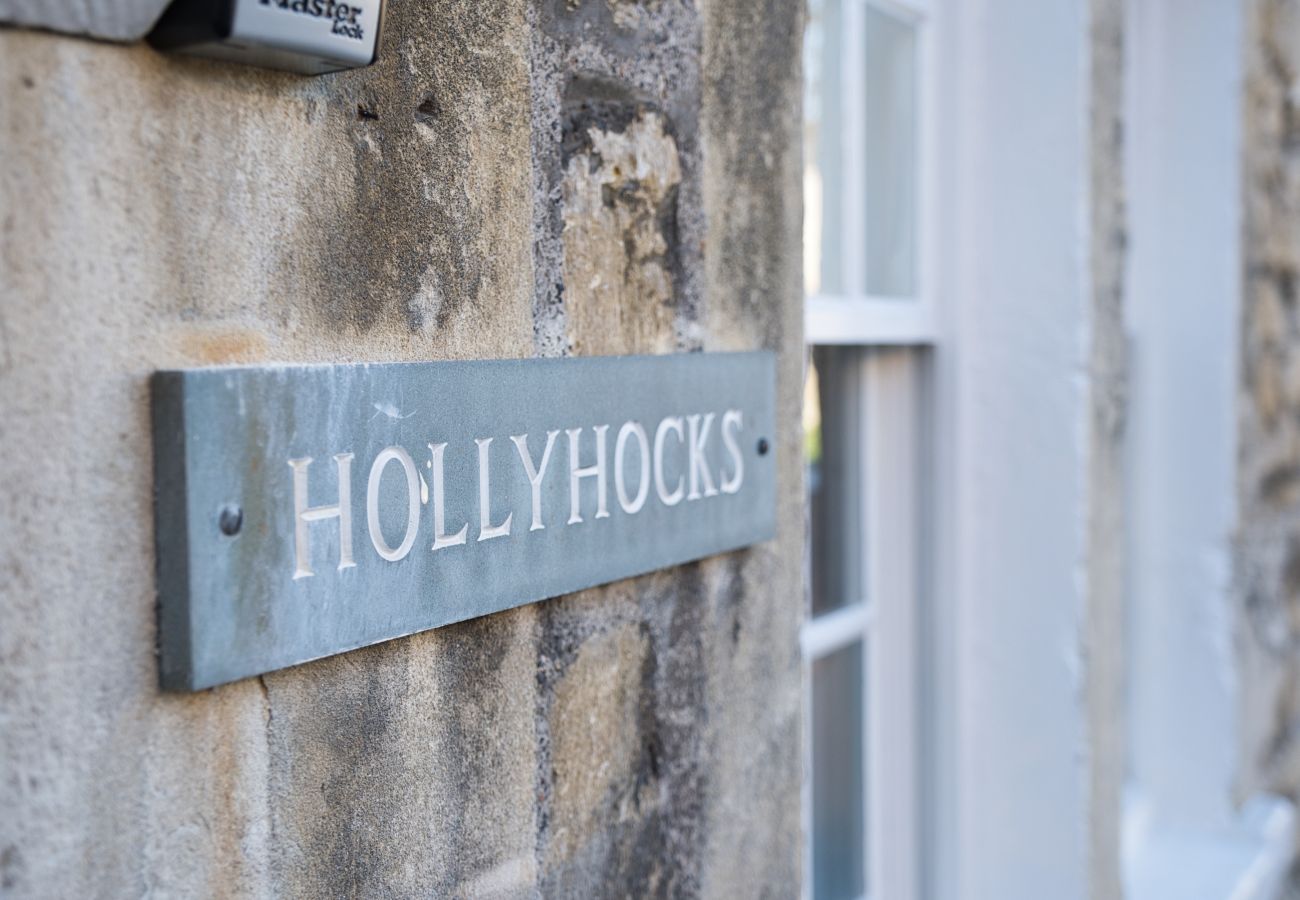 House in Bradford-on-Avon - Hollyhocks 2 Bedroom House + Extra Sleeping Option - Wiltshire