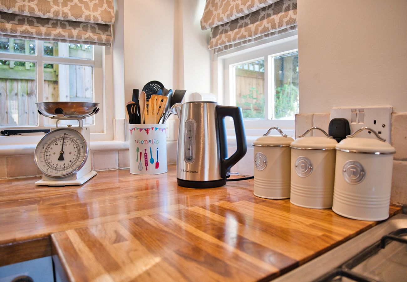 House in Bradford-on-Avon - Hollyhocks 2 Bedroom House + Extra Sleeping Option - Wiltshire