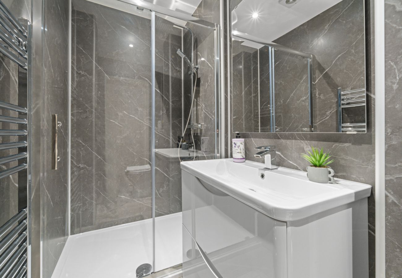 Apartment in Edinburgh - Upper Grove 2 Bedroom Apartment - Edinburgh 