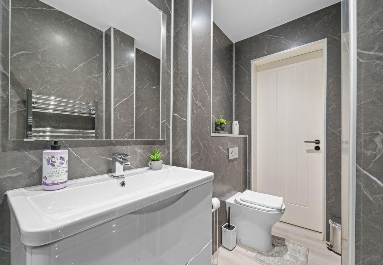Apartment in Edinburgh - Upper Grove 2 Bedroom Apartment - Edinburgh 