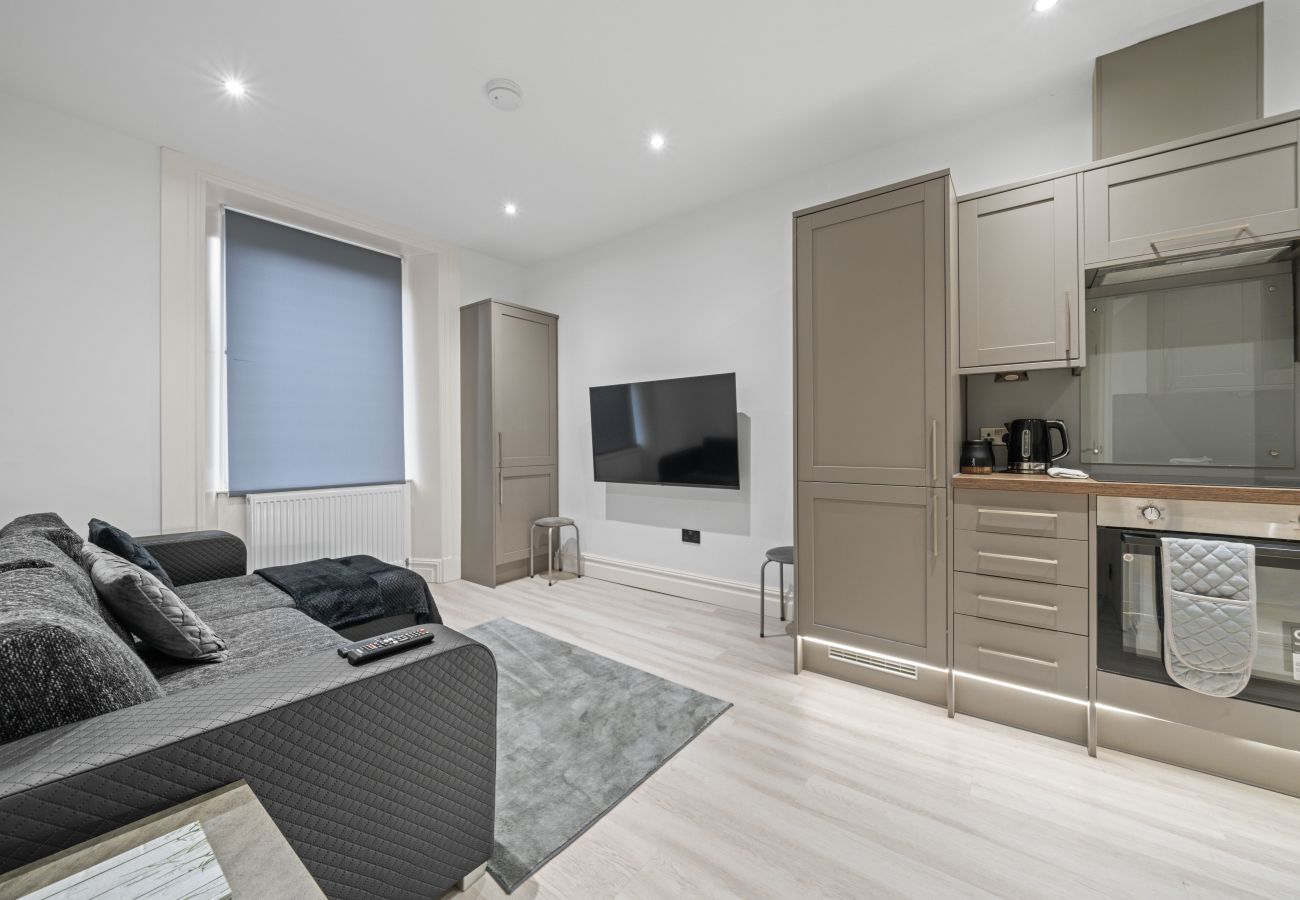 Apartment in Edinburgh - Upper Grove 2 Bedroom Apartment - Edinburgh 
