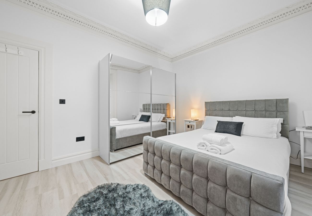 Apartment in Edinburgh - Upper Grove 2 Bedroom Apartment - Edinburgh 