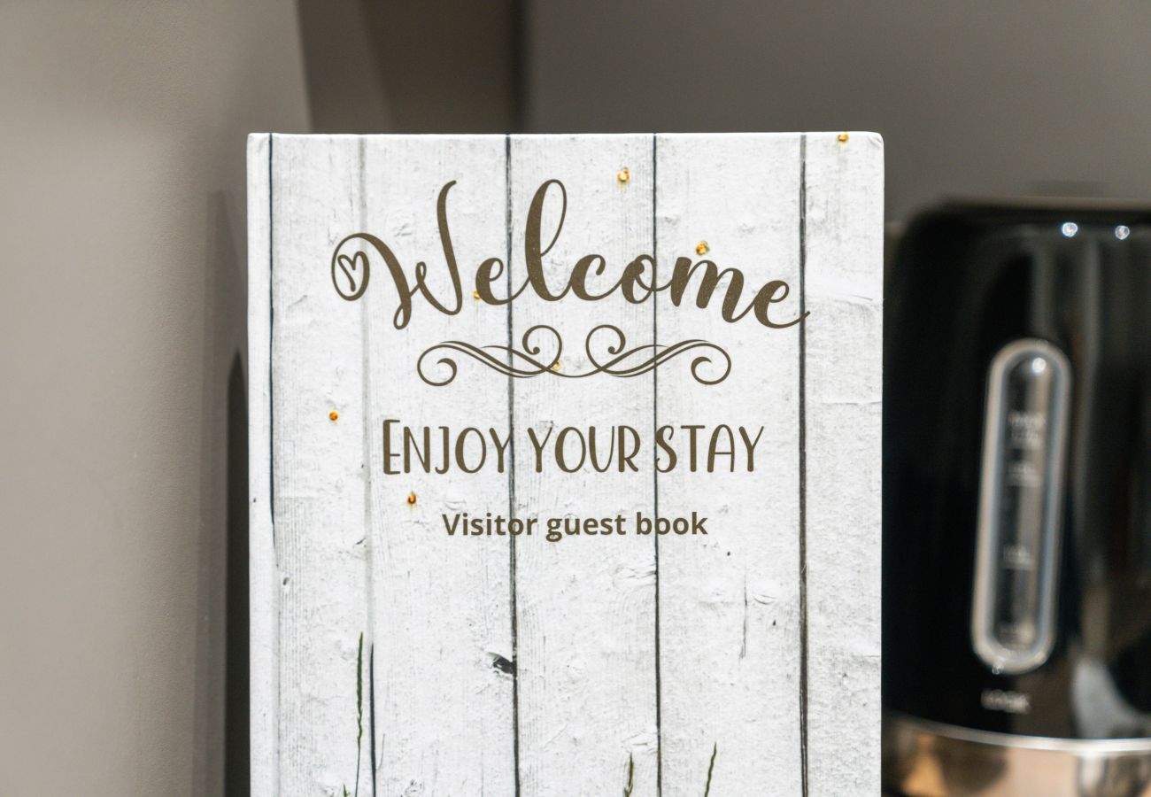 Apartment in Edinburgh - Upper Grove 2 Bedroom Apartment - Edinburgh 