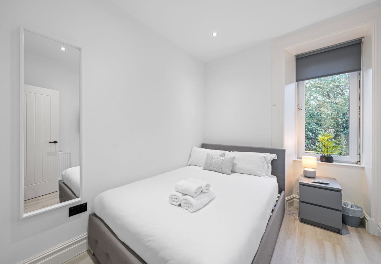 Apartment in Edinburgh - Upper Grove 2 Bedroom Apartment - Edinburgh 