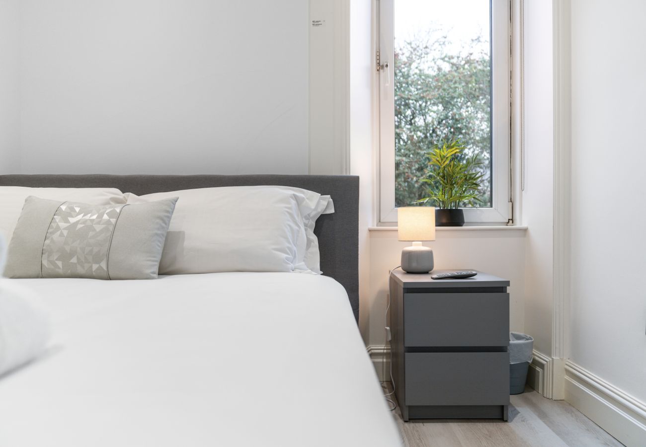 Apartment in Edinburgh - Upper Grove 2 Bedroom Apartment - Edinburgh 