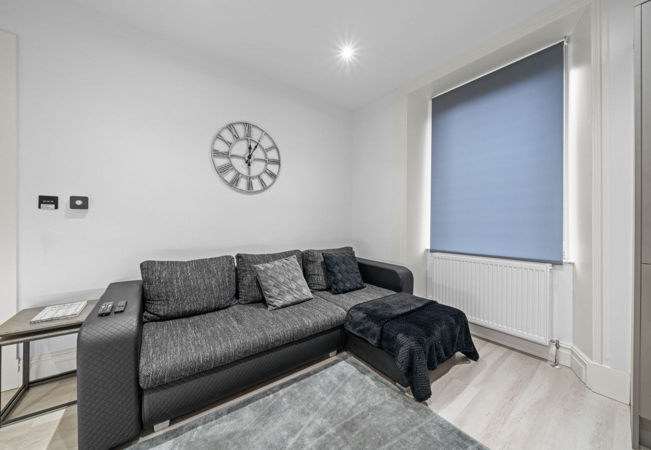 Apartment in Edinburgh - Upper Grove 2 Bedroom Apartment - Edinburgh 