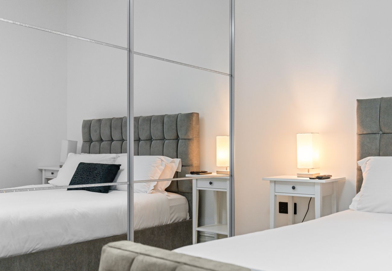 Apartment in Edinburgh - Upper Grove 2 Bedroom Apartment - Edinburgh 