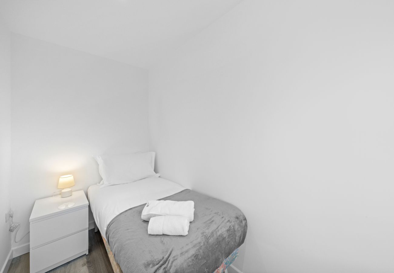 Apartment in Glenrothes - Bruce Road 3 Bedroom Apartment - Glenrothes, Fife