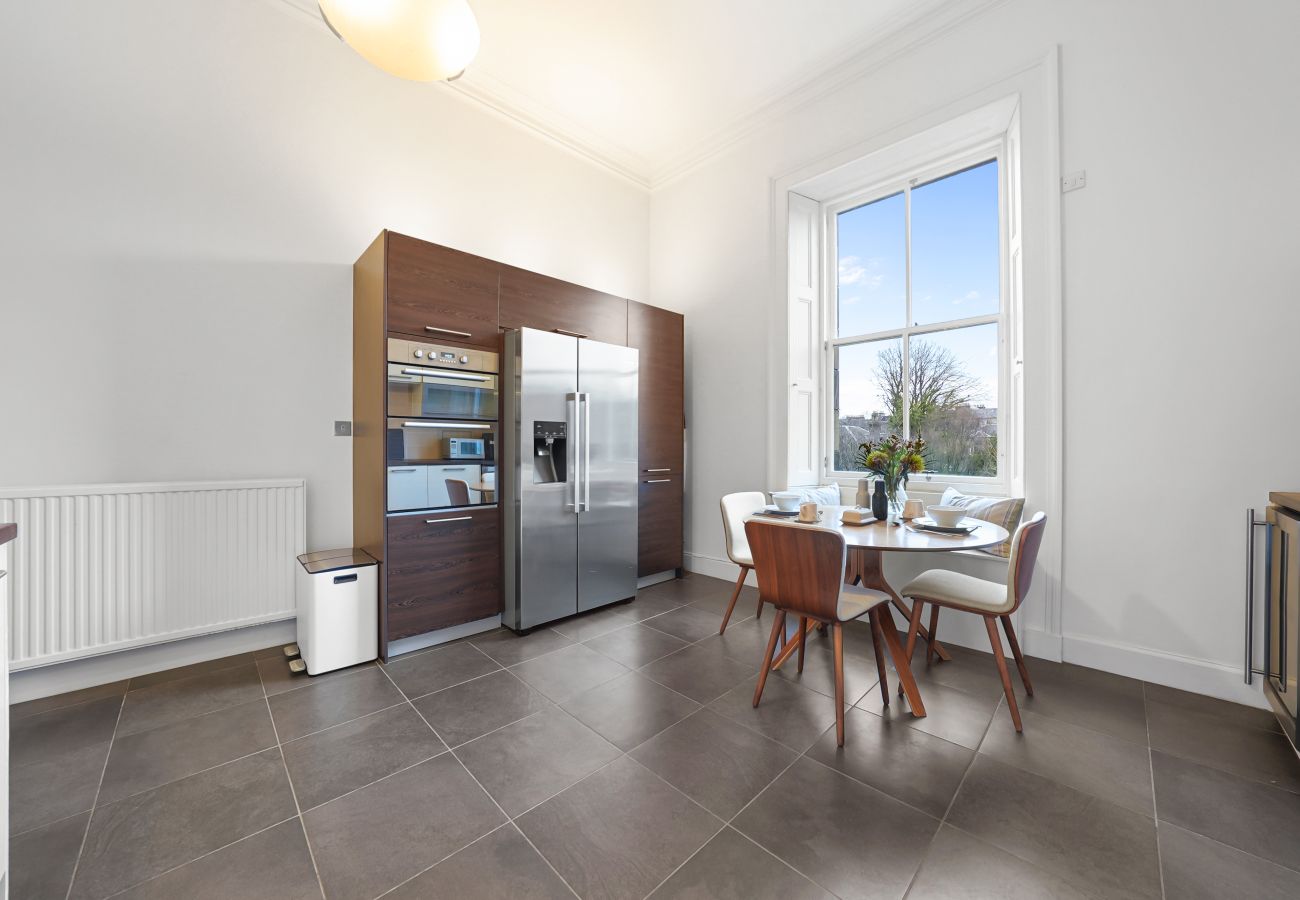 Rent by room in Edinburgh - Merchiston 1 Room in Shared Apartment with Parking - Edinburgh