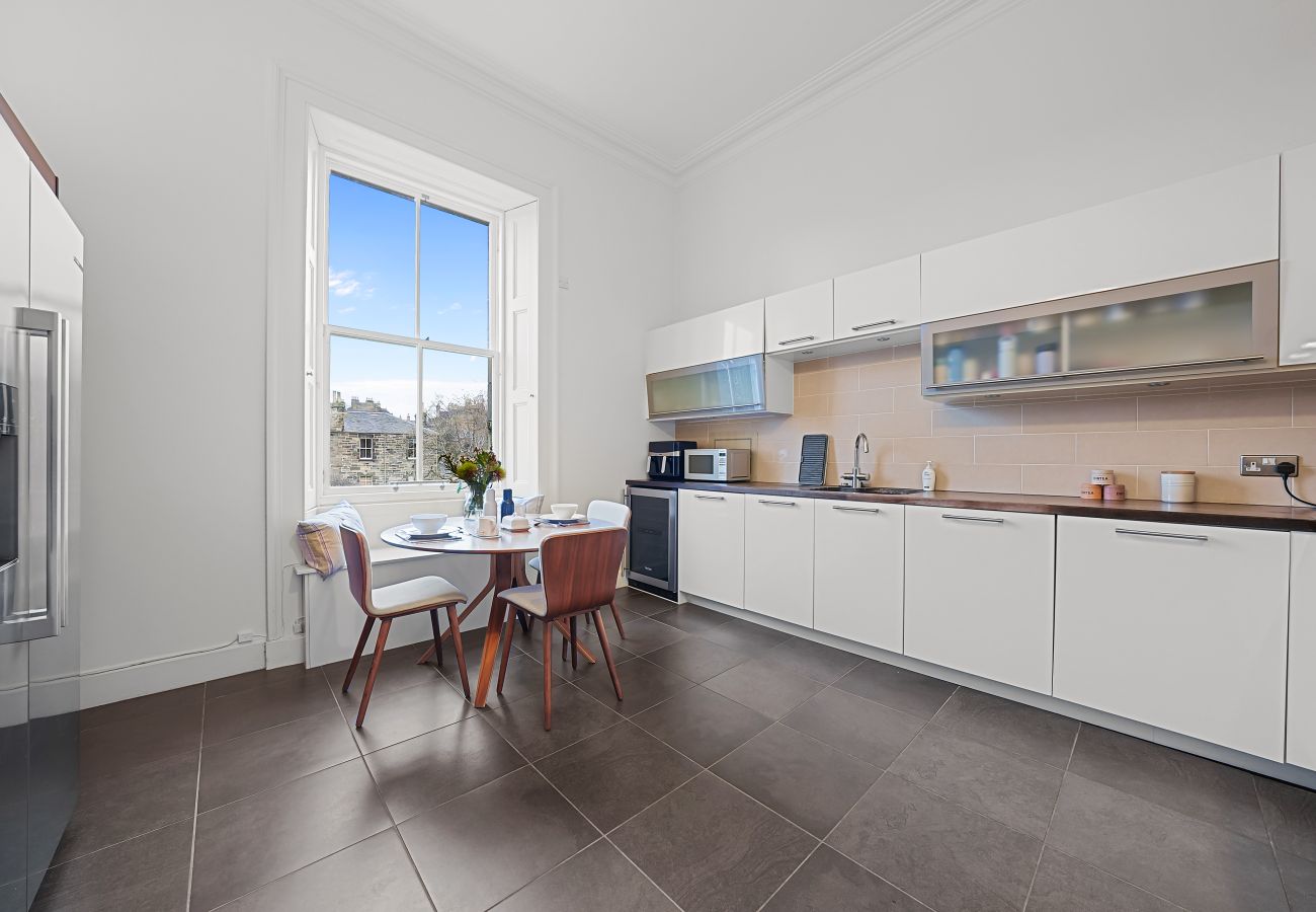 Rent by room in Edinburgh - Merchiston 1 Room in Shared Apartment with Parking - Edinburgh