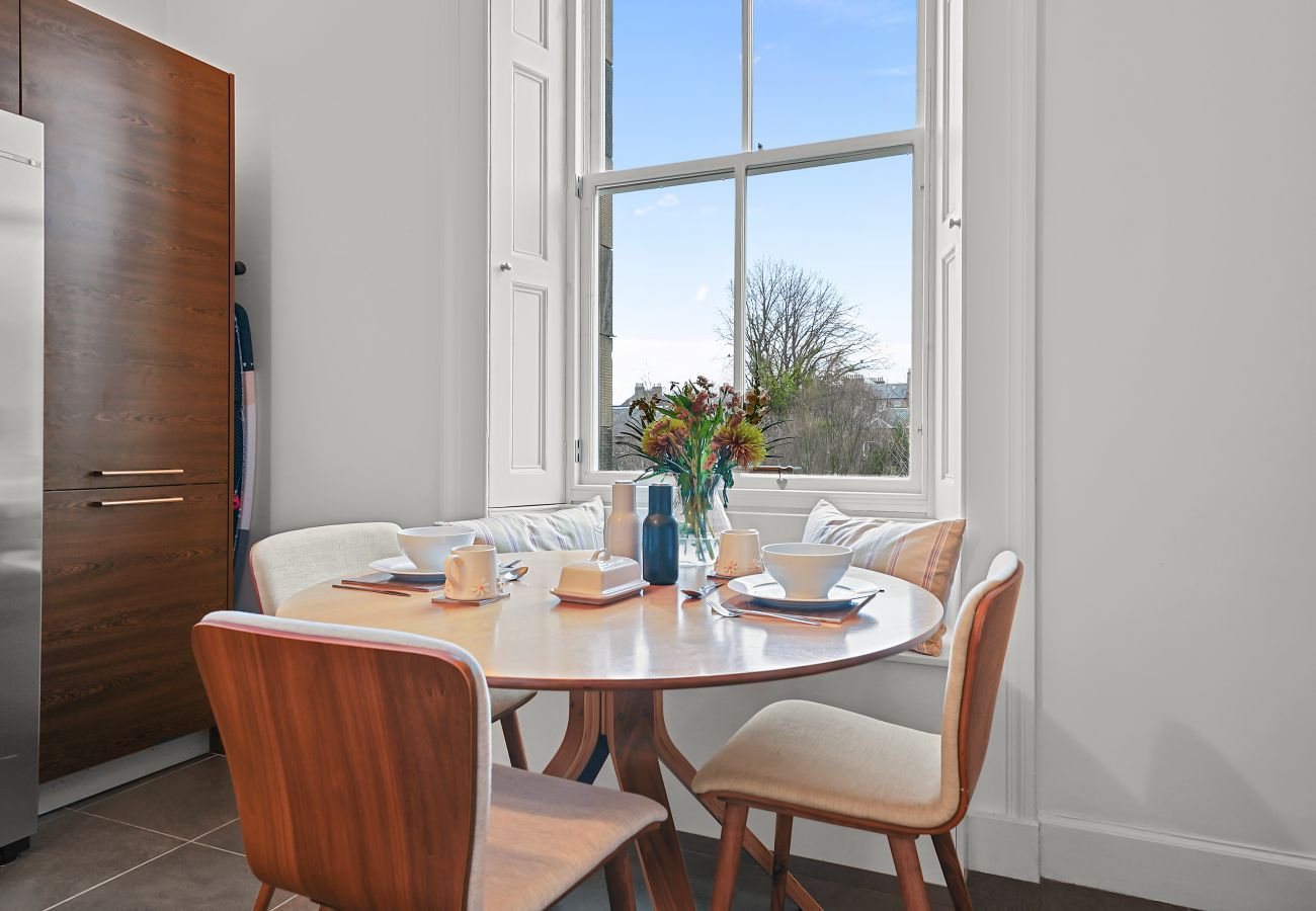 Rent by room in Edinburgh - Merchiston 1 Room in Shared Apartment with Parking - Edinburgh