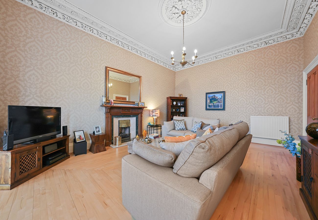 Rent by room in Edinburgh - Merchiston 1 Room in Shared Apartment with Parking - Edinburgh