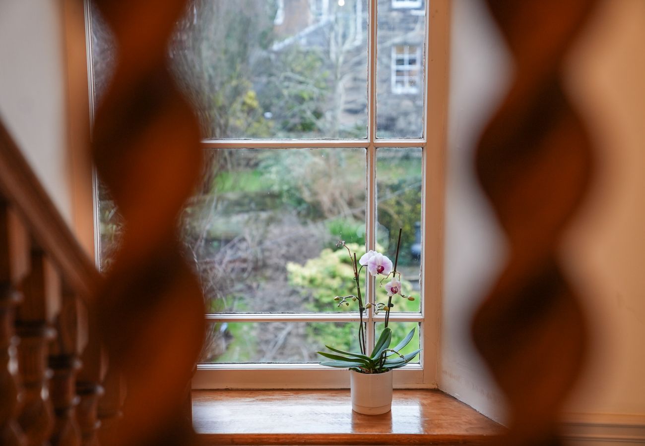 Rent by room in Edinburgh - Merchiston 1 Room in Shared Apartment with Parking - Edinburgh