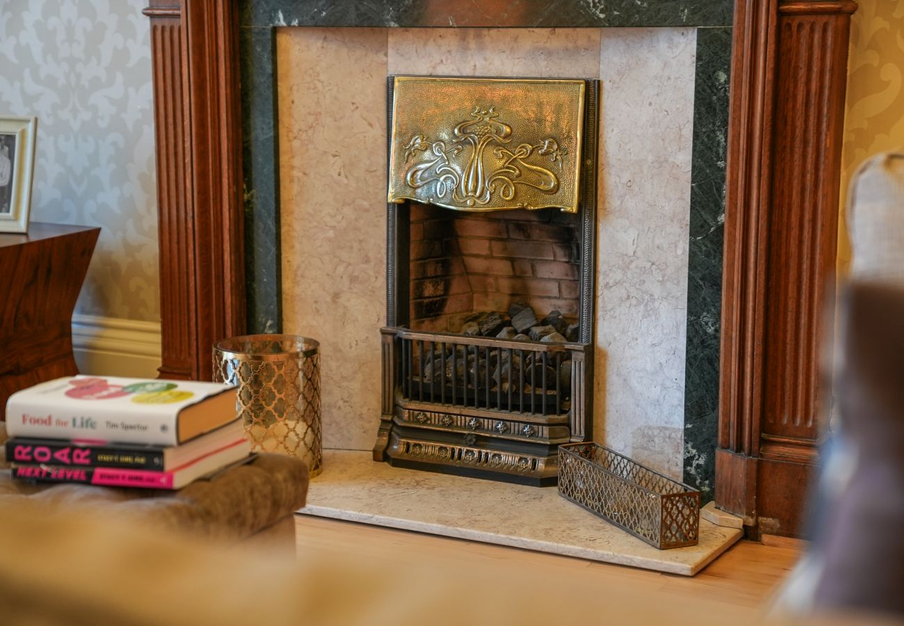 Rent by room in Edinburgh - Merchiston 1 Room in Shared Apartment with Parking - Edinburgh