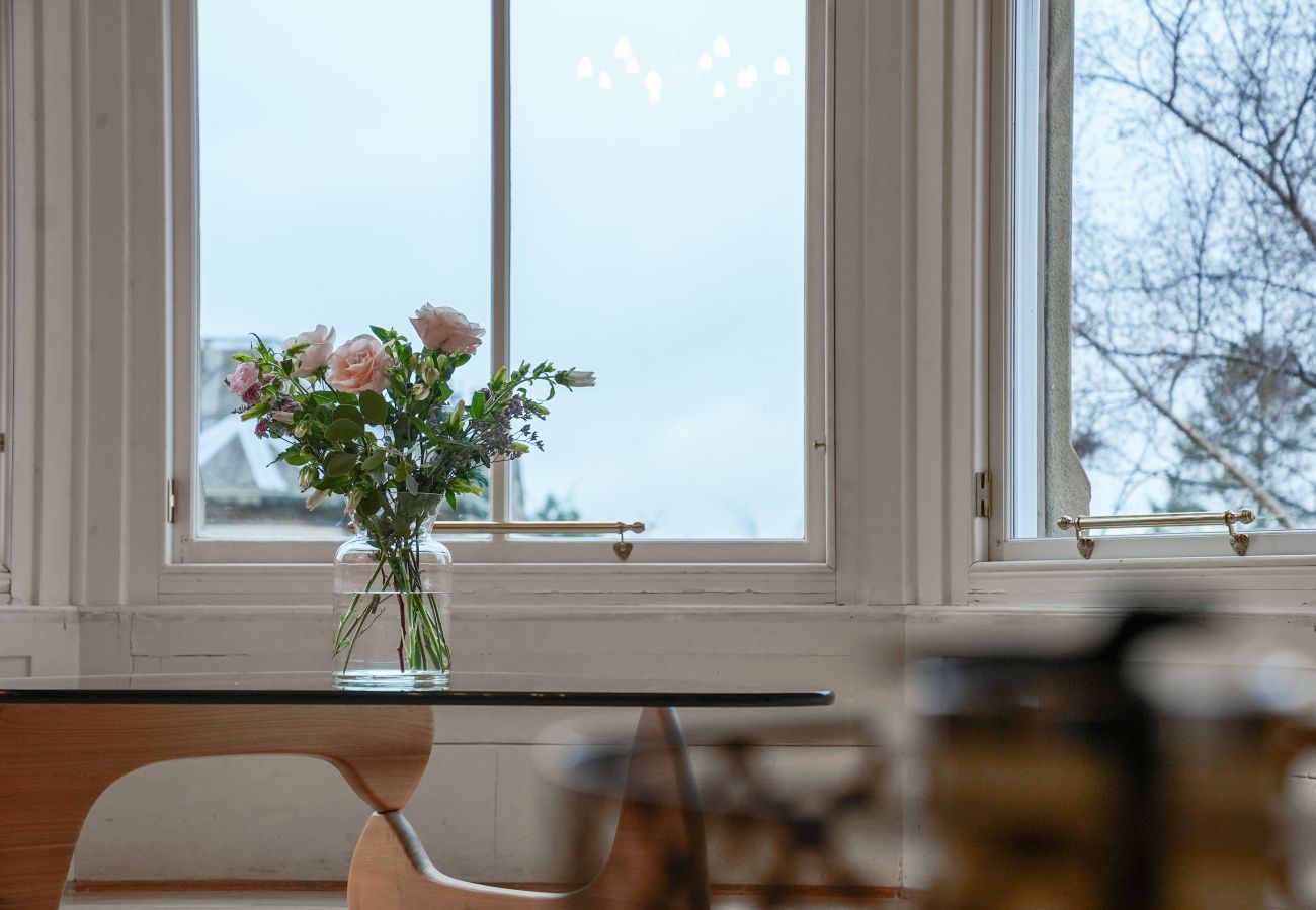 Rent by room in Edinburgh - Merchiston 1 Room in Shared Apartment with Parking - Edinburgh