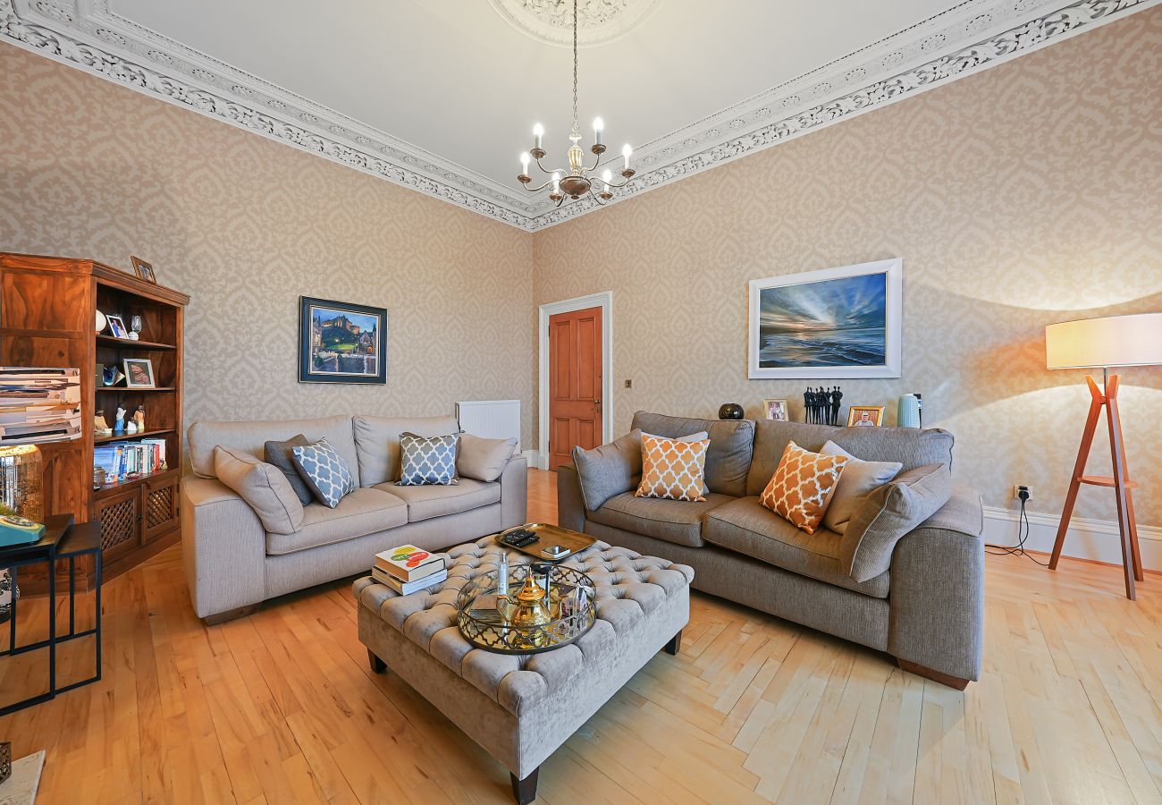 Rent by room in Edinburgh - Merchiston 1 Room in Shared Apartment with Parking - Edinburgh