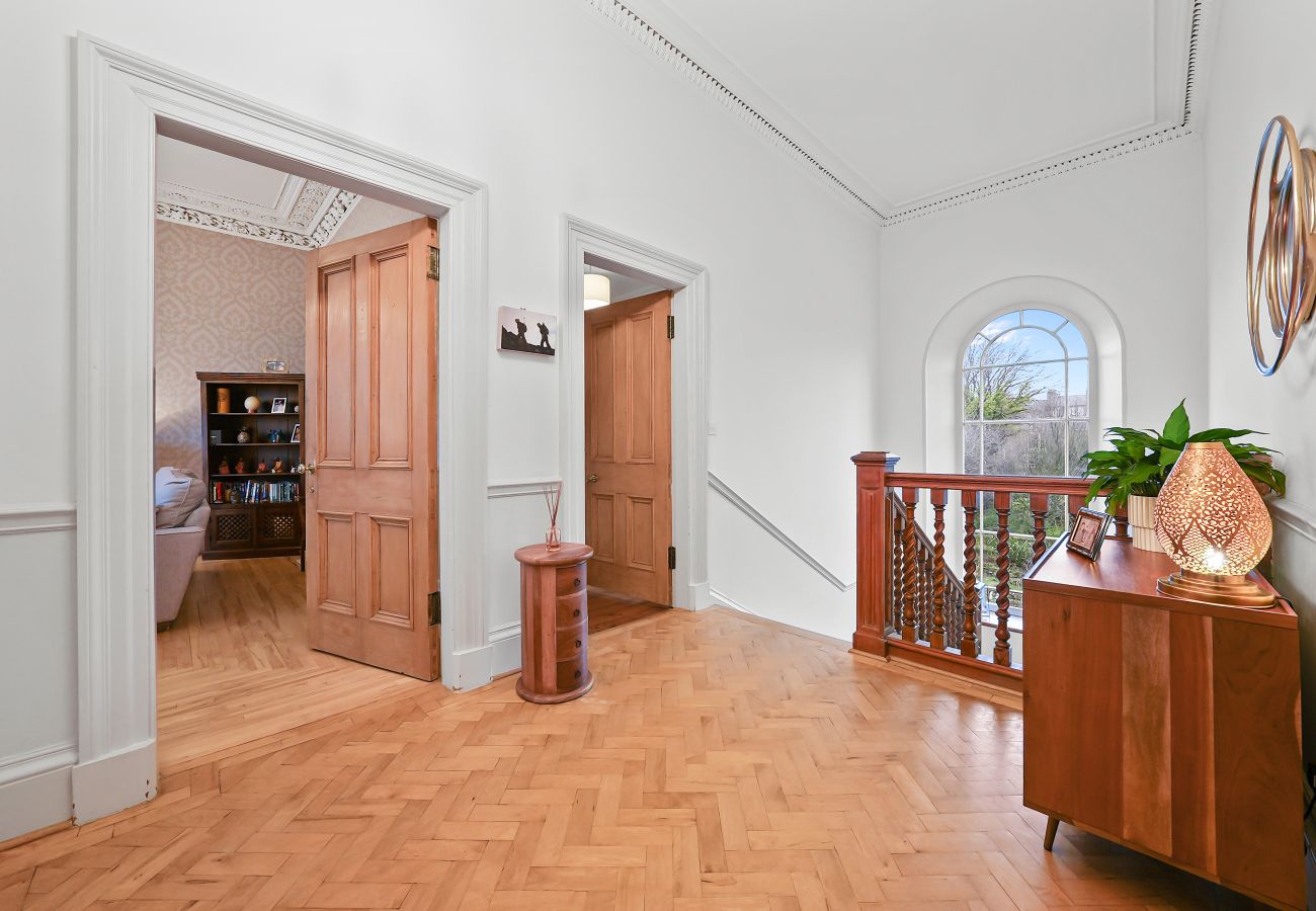 Rent by room in Edinburgh - Merchiston 1 Room in Shared Apartment with Parking - Edinburgh