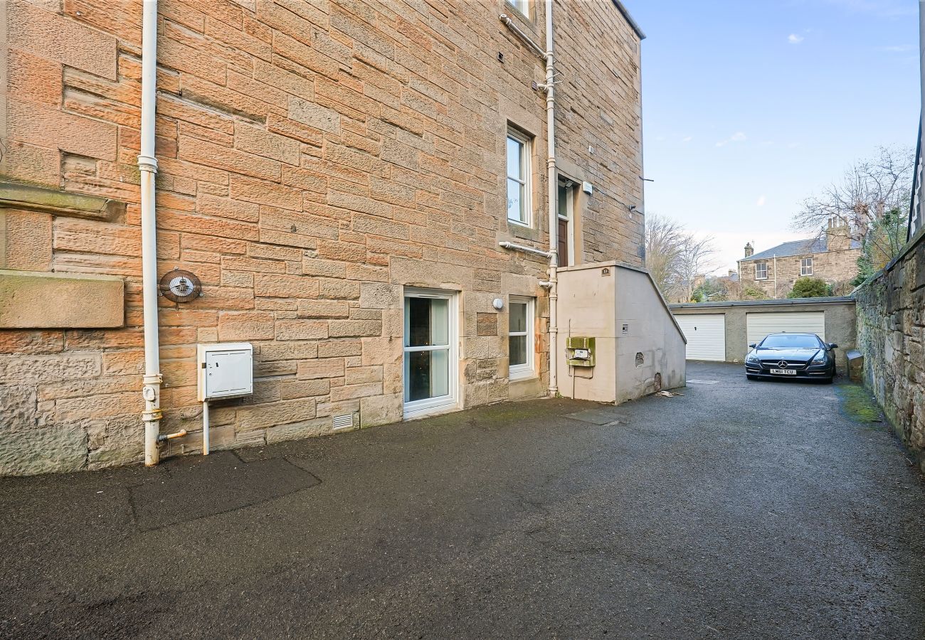 Rent by room in Edinburgh - Merchiston 1 Room in Shared Apartment with Parking - Edinburgh