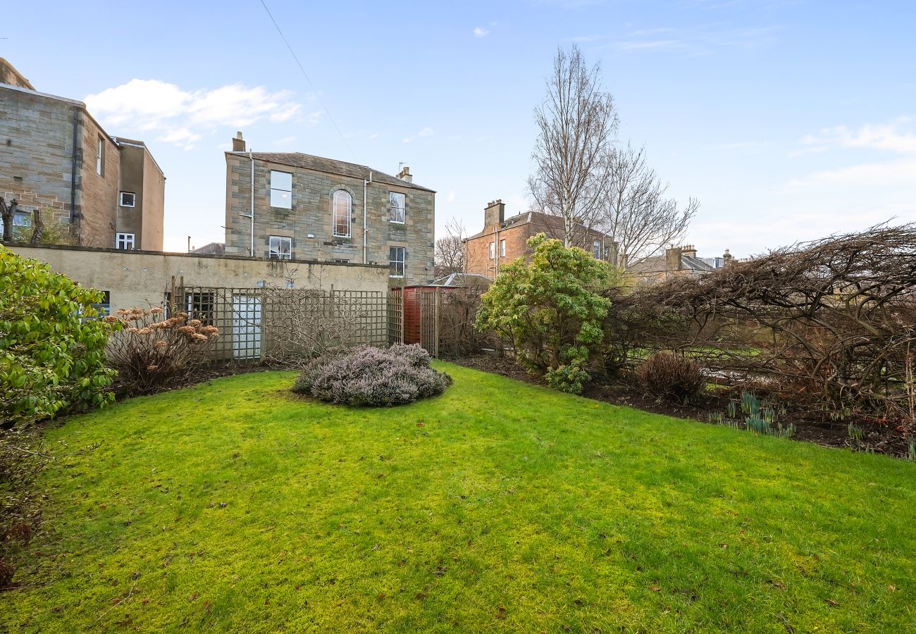 Rent by room in Edinburgh - Merchiston 1 Room in Shared Apartment with Parking - Edinburgh