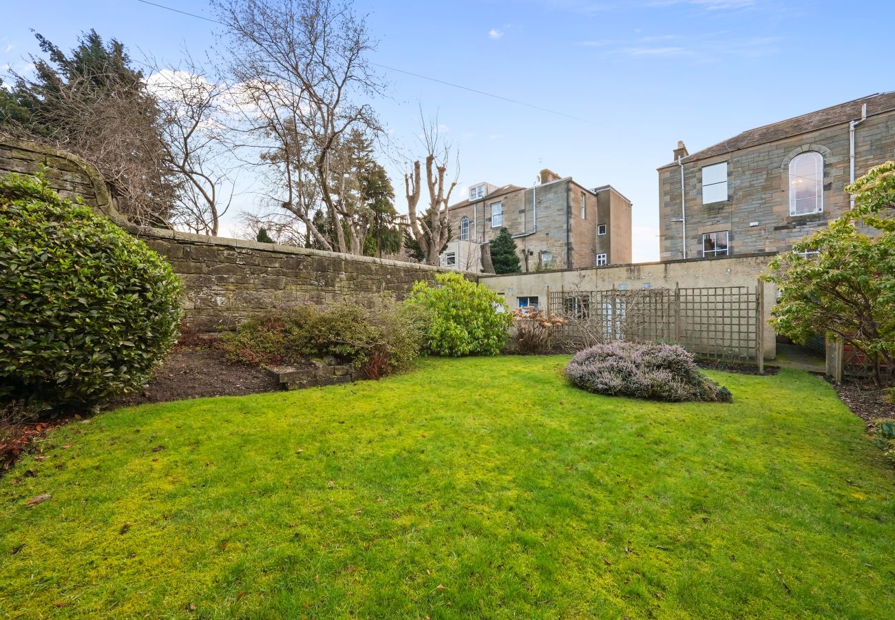 Rent by room in Edinburgh - Merchiston 1 Room in Shared Apartment with Parking - Edinburgh