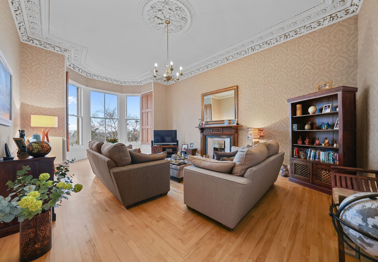 Rent by room in Edinburgh - Merchiston 1 Room in Shared Apartment with Parking - Edinburgh