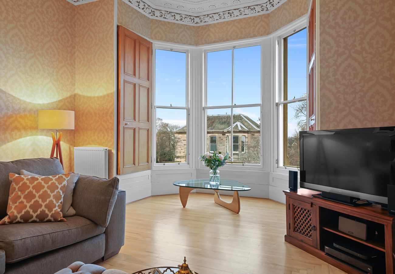 Rent by room in Edinburgh - Merchiston 1 Room in Shared Apartment with Parking - Edinburgh