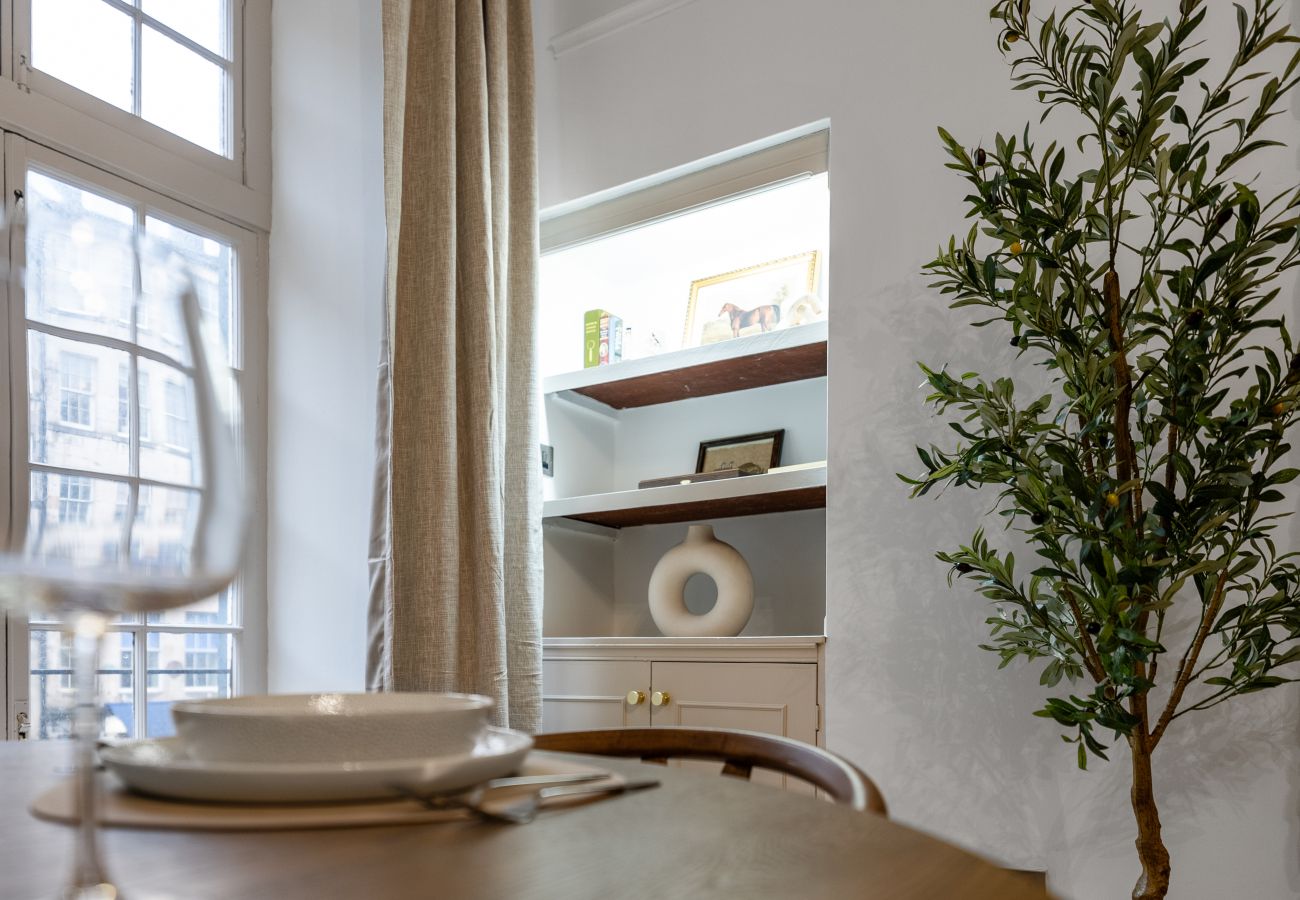 Apartment in Edinburgh - Burnets Close 2 Bedroom Apartment - Edinburgh