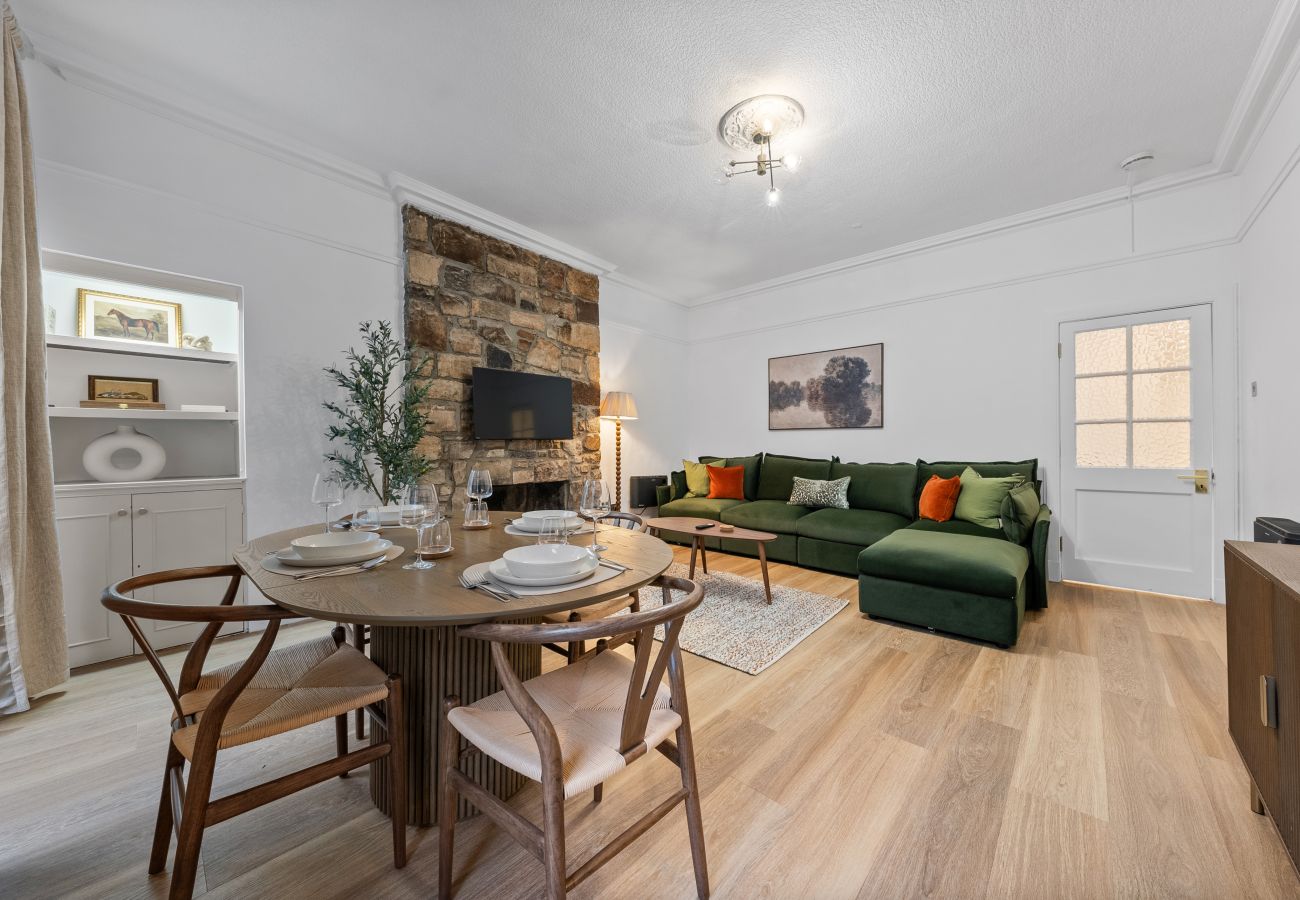 Apartment in Edinburgh - Burnets Close 2 Bedroom Apartment - Edinburgh