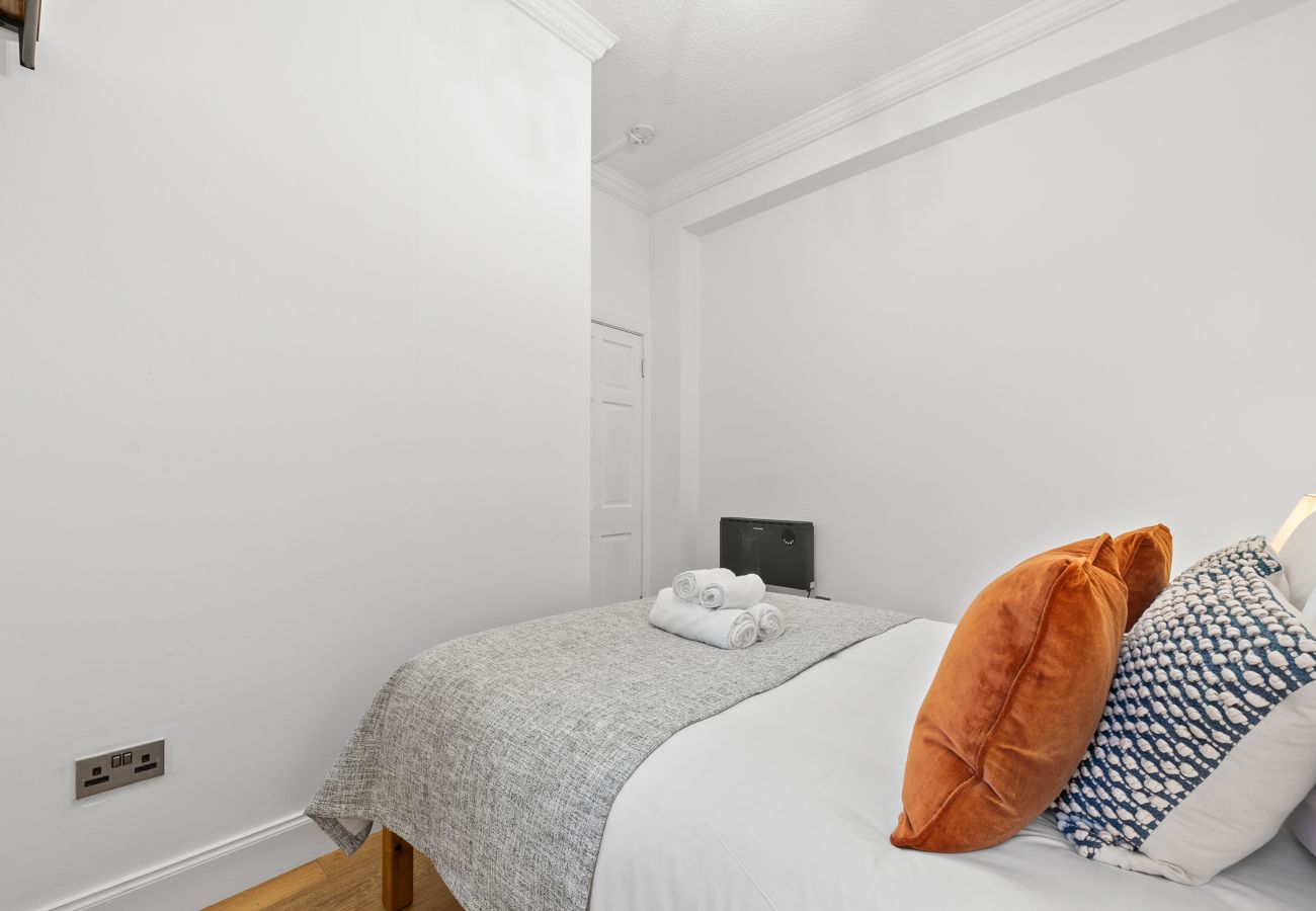 Apartment in Edinburgh - Burnets Close 2 Bedroom Apartment - Edinburgh