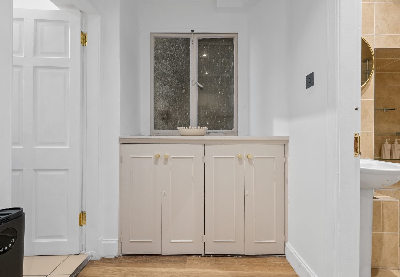 Apartment in Edinburgh - Burnets Close 2 Bedroom Apartment - Edinburgh