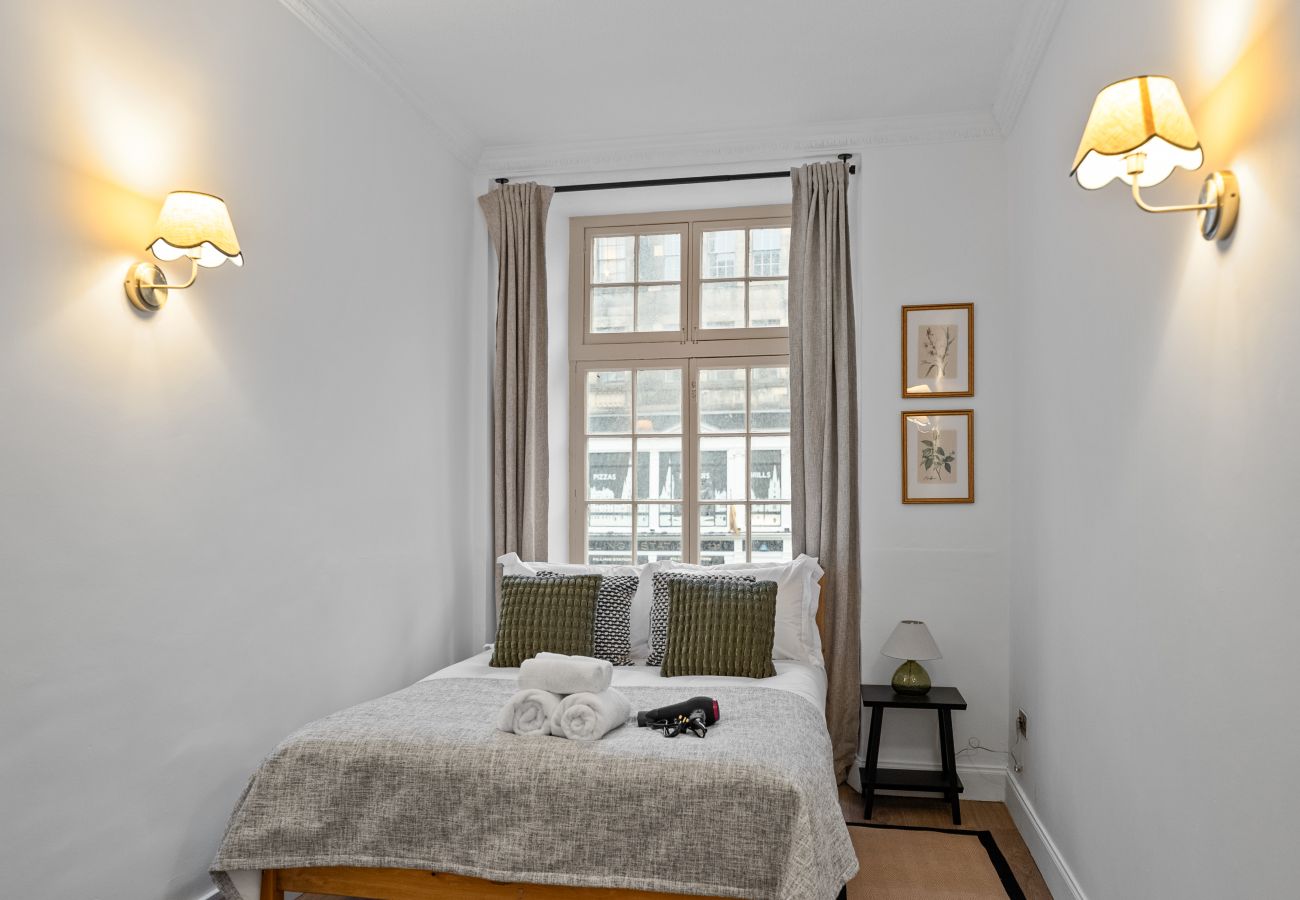 Apartment in Edinburgh - Burnets Close 2 Bedroom Apartment - Edinburgh