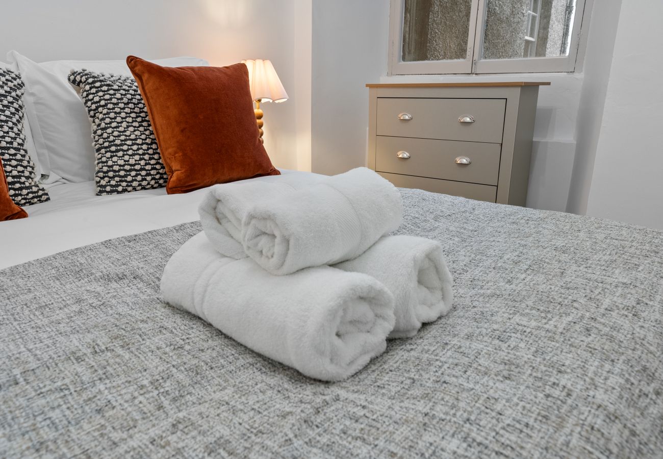 Apartment in Edinburgh - Burnets Close 2 Bedroom Apartment - Edinburgh