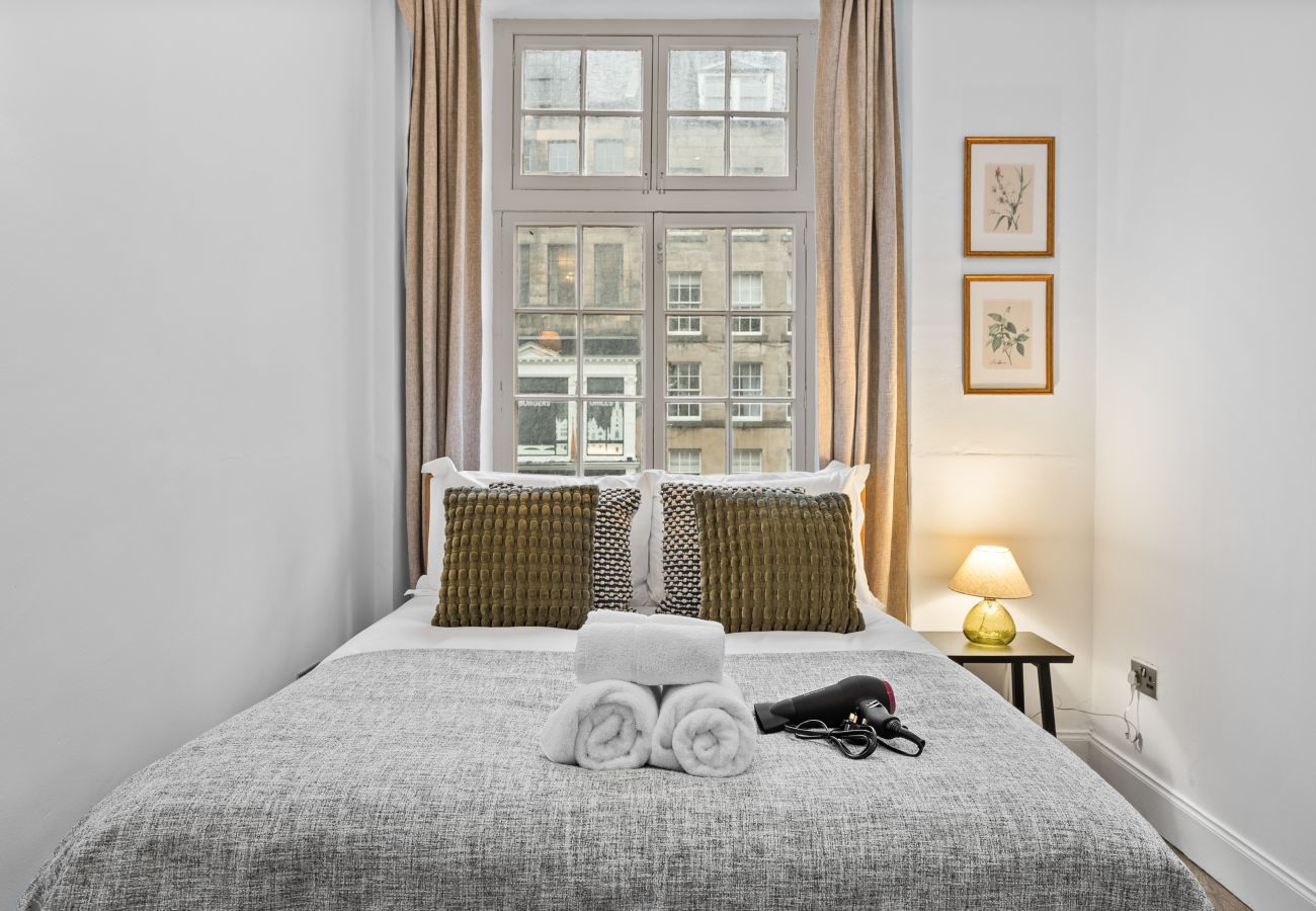 Apartment in Edinburgh - Burnets Close 2 Bedroom Apartment - Edinburgh