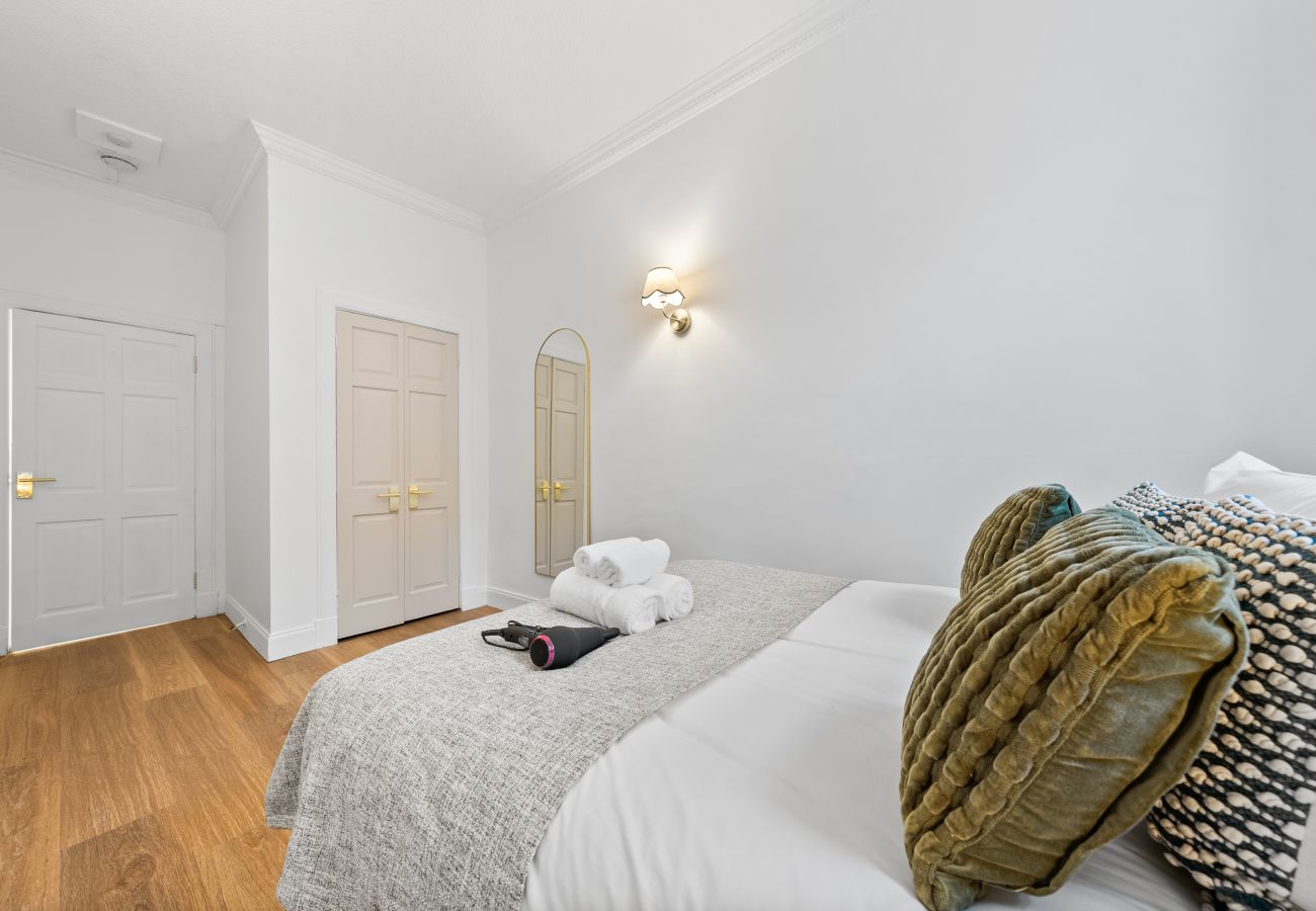 Apartment in Edinburgh - Burnets Close 2 Bedroom Apartment - Edinburgh