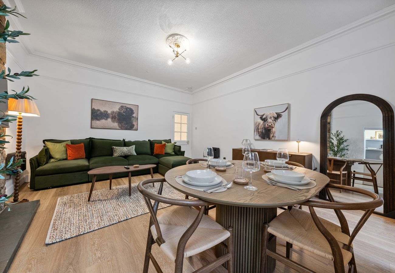 Apartment in Edinburgh - Burnets Close 2 Bedroom Apartment - Edinburgh