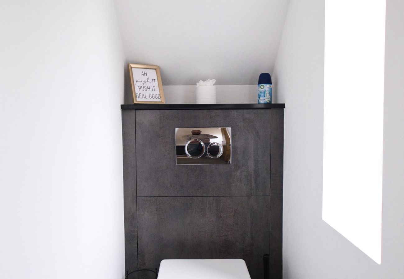 House in Westhoughton - Westhoughton 3 Bedroom House - Free Parking	