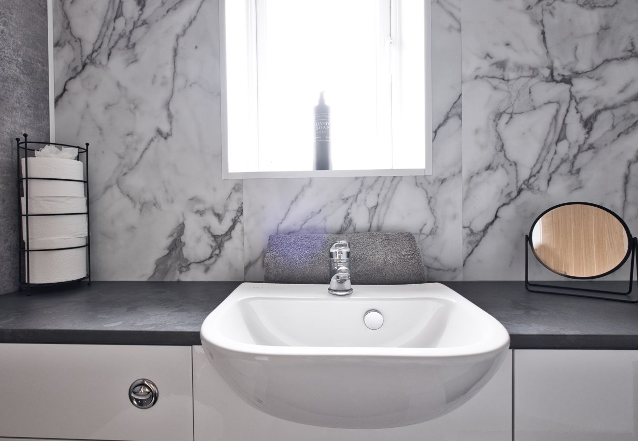 House in Westhoughton - Westhoughton 3 Bedroom House - Free Parking	