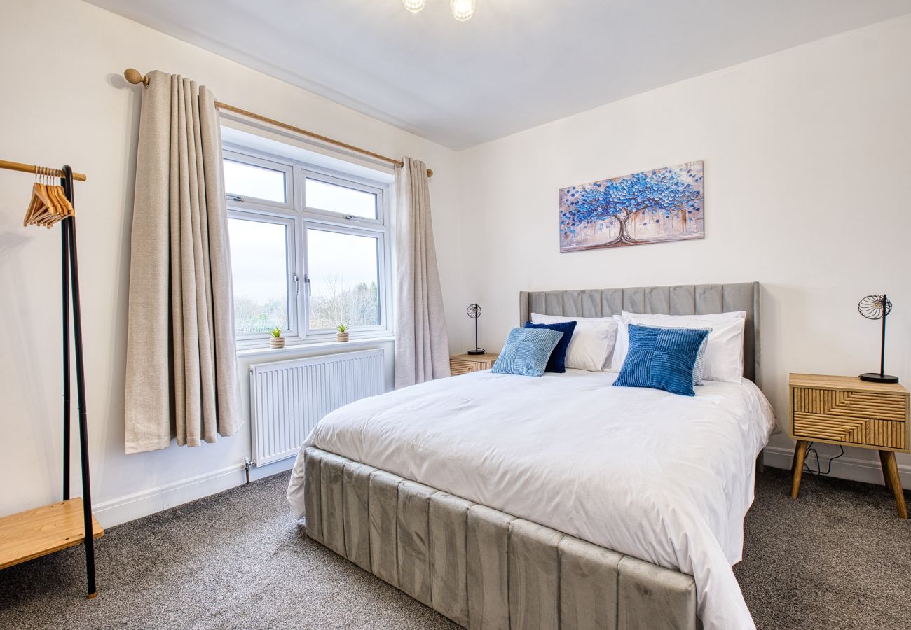 House in Westhoughton - Westhoughton 3 Bedroom House - Free Parking	