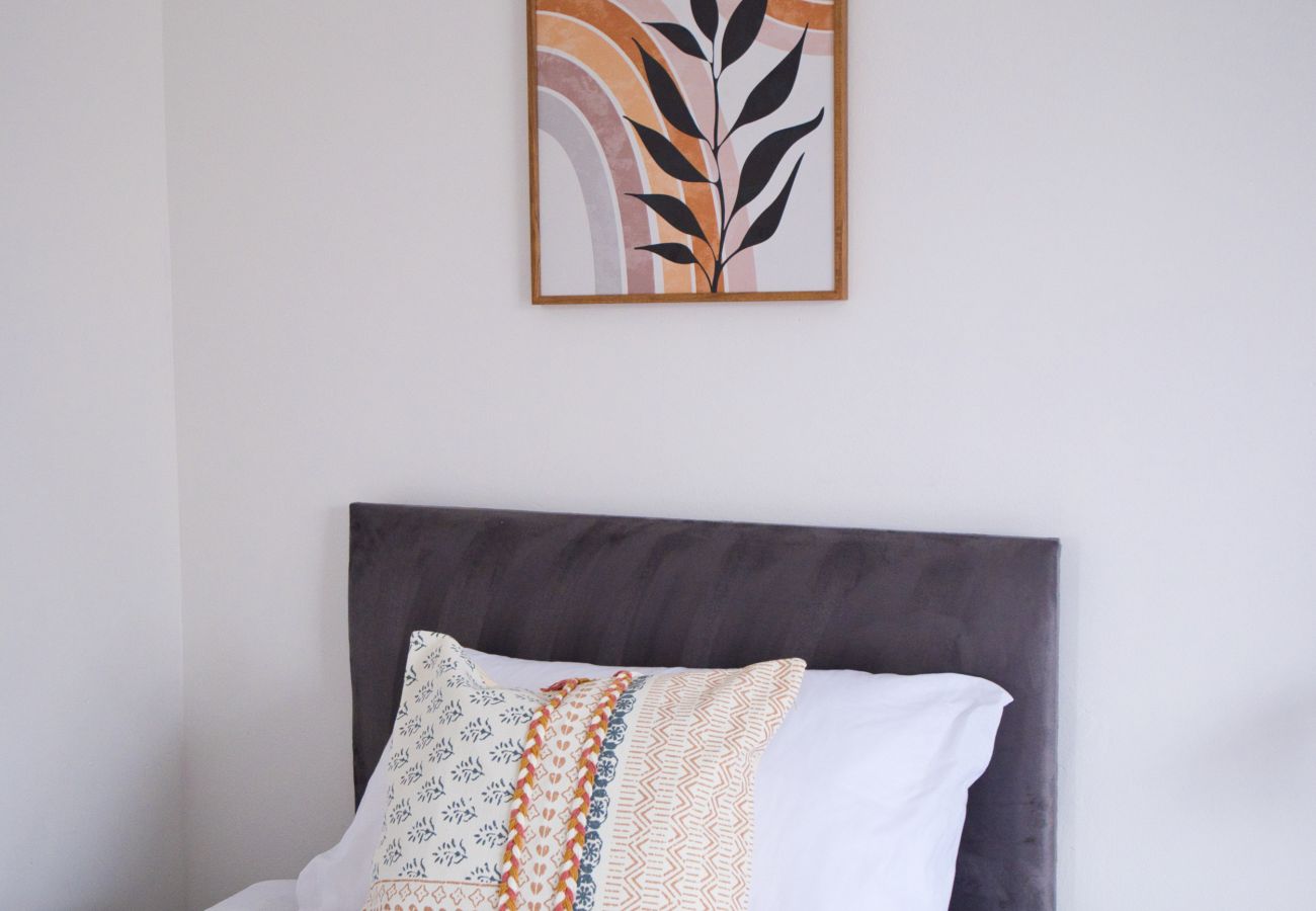 House in Westhoughton - Westhoughton 3 Bedroom House - Free Parking	