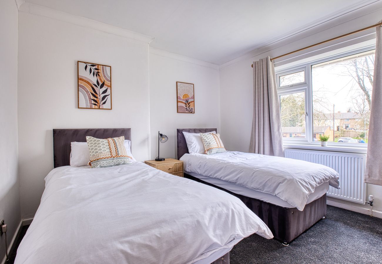 House in Westhoughton - Westhoughton 3 Bedroom House - Free Parking	