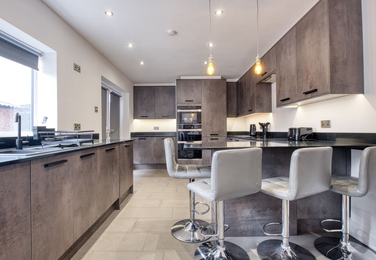 House in Westhoughton - Westhoughton 3 Bedroom House - Free Parking	