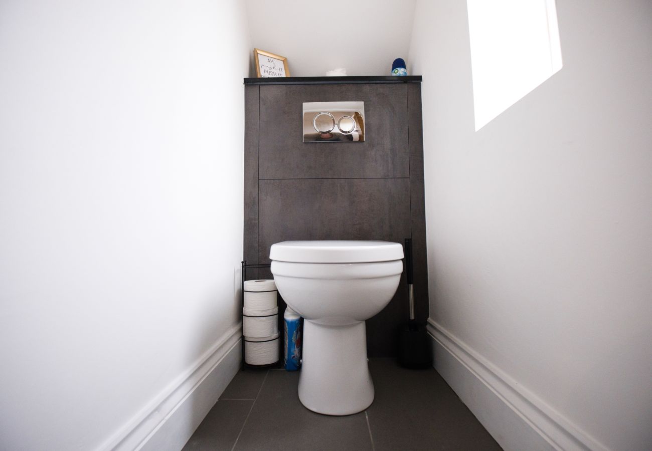 House in Westhoughton - Westhoughton 3 Bedroom House - Free Parking	