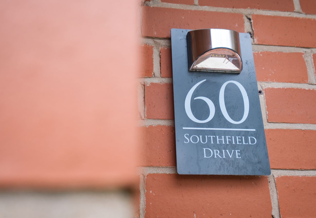 House in Westhoughton - Westhoughton 3 Bedroom House - Free Parking	