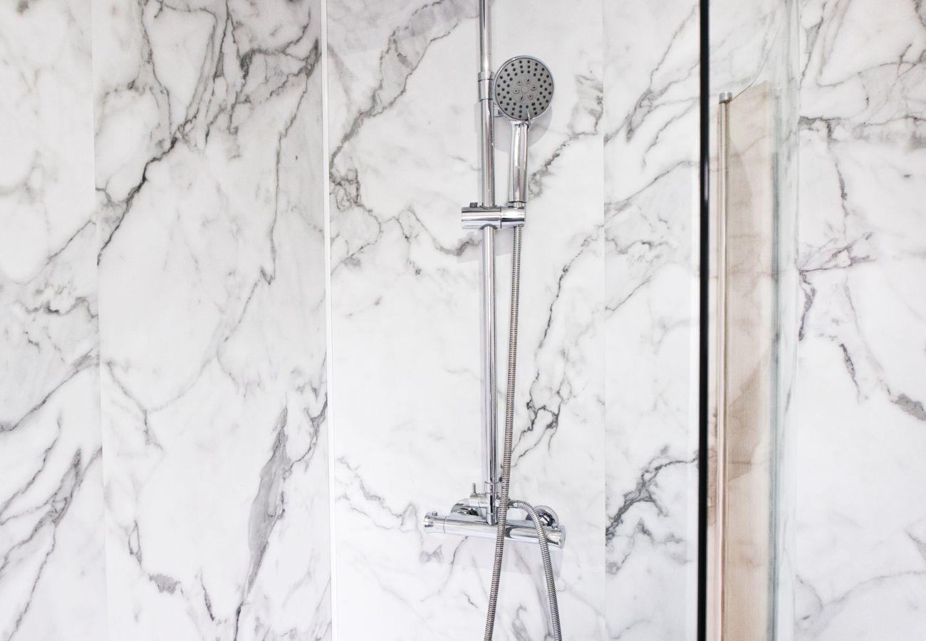 House in Westhoughton - Westhoughton 3 Bedroom House - Free Parking	