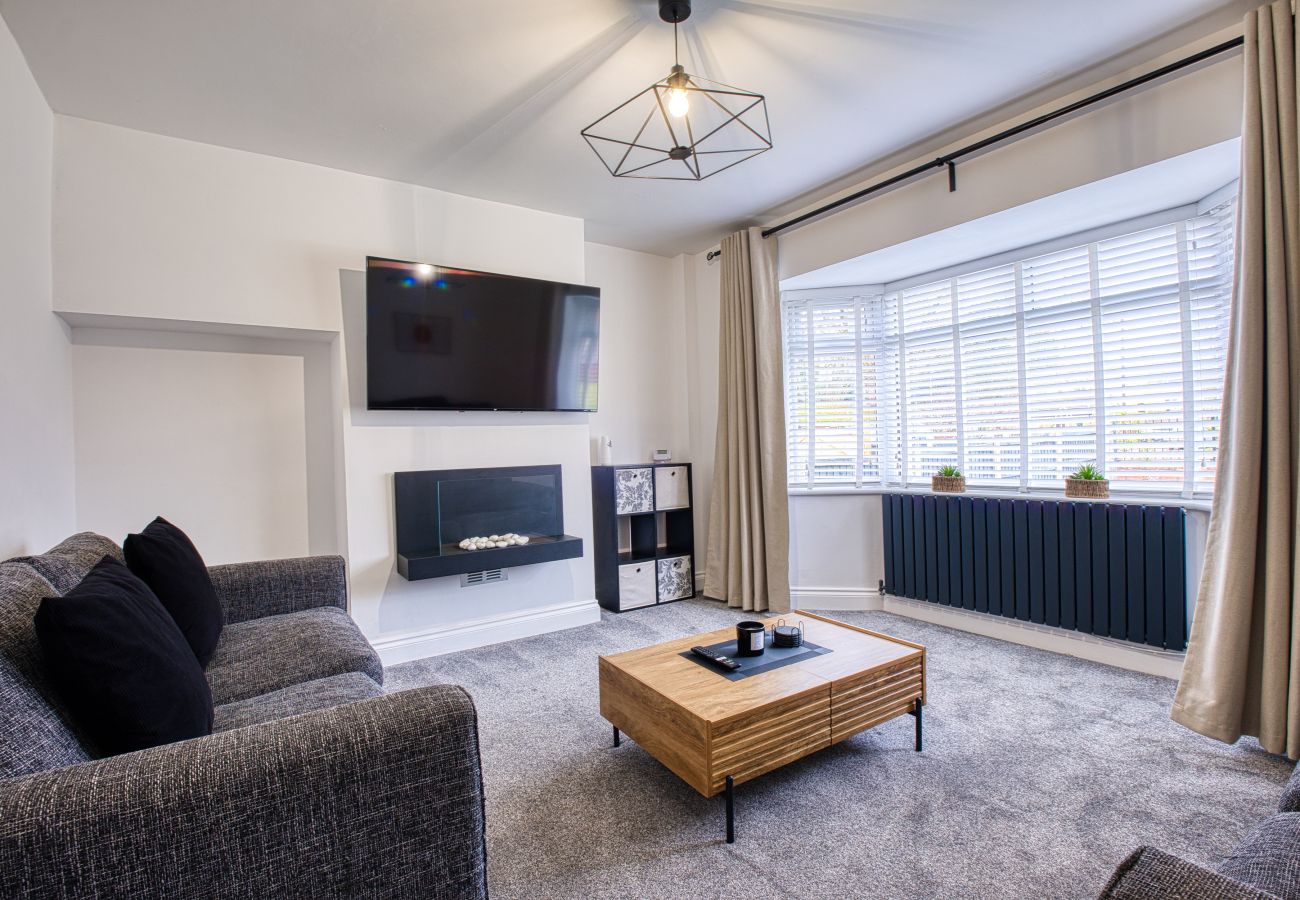 House in Westhoughton - Westhoughton 3 Bedroom House - Free Parking	